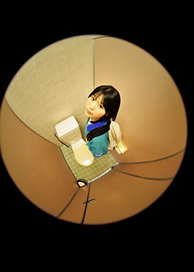 SNSで出会ったクズ男にハマった結果、公衆トイレでさくっとヌくための肉おナホ要員にされた18歳の記録映像。最終的に都合のいいように扱われ続けて涙目になるまでマワしつくされる。 寺川ねね