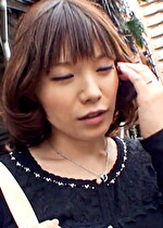 【素人・人妻】街ゆく奥様に高額謝礼を餌に声を掛け若いフル勃起チポを見せつける、エッチが久々の奥様は我慢の限界を突破！？ちょっと引な生挿入にも喘ぎ声が止まらない！！ M560G05