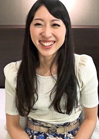 脚の綺麗な若奥様、謝礼と電マで大開脚の大噴射！？喘ぎ声が止まらない！！