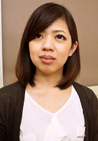 不倫モデル!?ナンパ師の巧みな話術に流されて脚を広げる欲求不満な奥様!