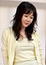 【素人・熟女】息子の股間が気になるお母さん、息子のベットに潜り込んでキスをしたりチポをまさぐったり好き放題！！我慢の限界の二人は激しく求めあい「お母さんをめちゃくちゃにして～」と息子に欲情する性獣五十路お母さん！！