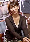 昼下がりの訪問者。熟れた奥さんの身体に狂った男二人！！