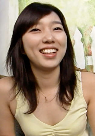 韓国の街角でナンパした黒髪美少女!マッサージのモニターと言うことでまれカラダを弄られなし崩し的にSEX突入!!