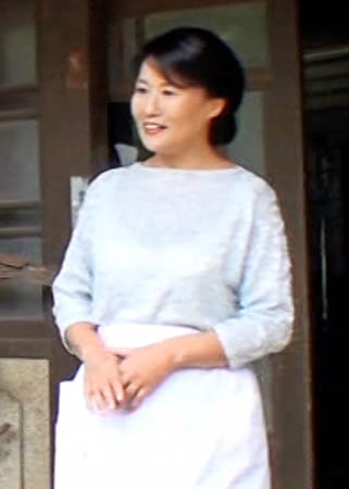 群馬の山奥に暮らす熟女さんが雑誌に応募した事とは･･･AV出演の依頼を受けて向かった先で待っていたのは昔ながらの大きなお家に暮らす五十路熟女！