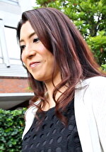 【素人・人妻】普通に綺麗な奥様が興味深々でAVに出演！スレンダーボディで巨乳のカラダをさくら色に染め、全身で快感を味わう素敵な奥様に無断で生挿入！無断で生中出し！