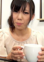 【素人・人妻】恥ずかしがりやの生保レディの欲求不満若奥様に生で挿入して綺麗な顔に白濁汁をぶっかけ！