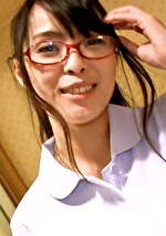 メガネナースのコスプレで変態SEX！ブルーのTバックが食い込みはみ出る陰毛がエロくてたまらないメガネ熟女と濃厚ラブラブSEX！