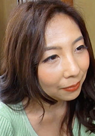 母とふたりの家族旅行！息子愛がすぎる母は性欲が抑えきれず･･･息子相手に快楽に溺れ肉体関係にハマっていく母子！