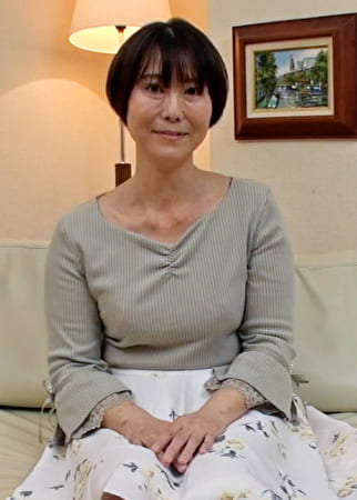 Fカップ乳の六十路熟女がAV男優のテクニックに翻弄されてイキ狂う本気SEX！