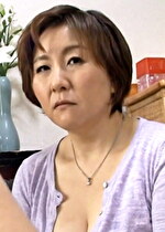 【素人・熟女】閉経した母が激しく発情！？父親の間に息子を引に脱がし･･･