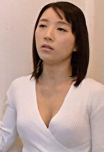 隣人の女性は何かとボクに声がうるさいとかクレームをつけてくる。ある日変な物が送られて来たと身に覚えのないアダルトグッズを差し出す女！何故か玄関先でオナニーを強要され･･･