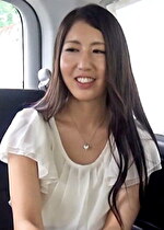 清楚系奥さんを1分ならと無理やりインタビュー突入！今日の下着の色は？そんなくだらない質問に真面目に答える奥さん。強引な喋りに拒否権は無く裸にされ気持ちよくなってしまうエロ奥さんに生中出しFUCK！