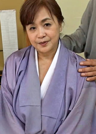 和服の似合うメガトン級爆乳熟女が初のAV出演!3Pで両方の乳首を舐められ感じたマコは大洪水!快感に溺れた変態淫乱熟女絶頂交尾!