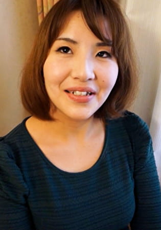 結婚3年目の奥さんは仲はいいけどSEXは月1～2回と欲求不満。不倫願望がある奥さんをホテルにみ即SEX