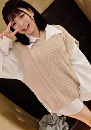 長崎から上京してきたの小動物的な可愛さをまとうERIKAちゃん！小悪魔的無邪気な笑顔でチポにしゃぶりつきエロさ全開の美少女と個撮嵌め撮りSEX