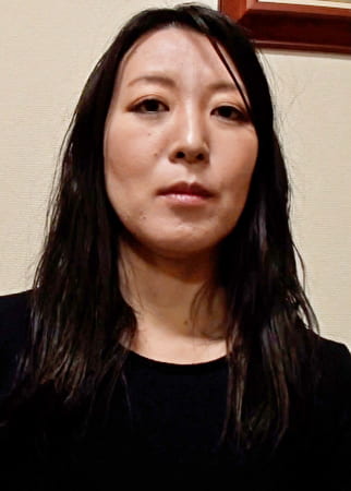 旦那とはセックスレスでアダルト動画を見るほど性欲が溜まっている控え目熟女の浮気AVSEX!
