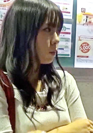 地方限定の衛星放送のインタビューで謝礼も出ます!甘い言葉にほいほい着いてきた若奥さんは性欲旺盛!ローター責めで快楽堕ち!他人チポをハメまくり!