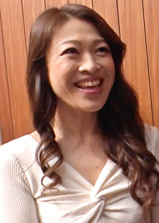 夫の上司に弱みを握られ力づくで性交されてしまう人妻･･･