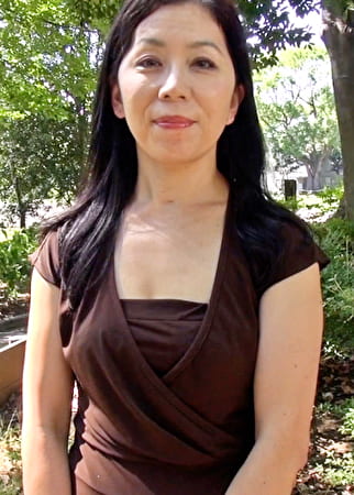 年単位でSEXしてない旦那が不倫･･･腹いせにAV出演の還暦熟女さん。積もり積もった欲求不満を爆発させて快感にいしれ久々の精子を膣奥に注がれイキ果てる！