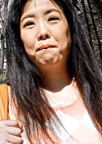 おを飲むとよりエッチになる・・・豊満ボディの素人熟女さんは若い男優にノリノリで熟女パワー炸裂のエロビッチSEX!