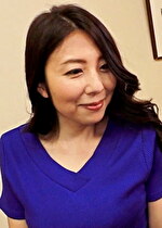 【素人・熟女】親友の息子との危険な情事！った勢いで若い男にもたれかかり･･･若い年下男性との密着セックスの虜となる熟女！
