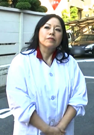 商店街の男達をいじめる傲慢なそば屋のおばさんを成敗！