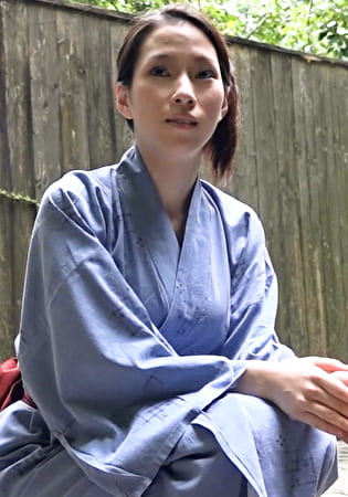 読者モデルのバイトの巨乳奥様を騙して露天風呂で!&夜はい潰してハメ撮りSEX!