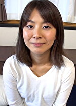 【素人・熟女】供が三人もいる様には見えない童顔熟女が初AV撮影！男優愛撫に奇声を上げてイキまくる！