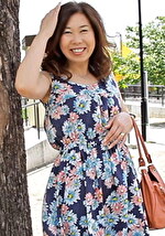 【素人・熟女】どこにでもいる普通の奥さんも実は隠れビッチ！経験人数は30人以上！？の素人熟女がAV出演で孕ませ覚悟の中出しSEX！