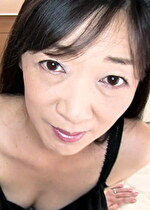 【素人・熟女】服を脱いだら実はビッチ熟女！本能丸出しで貪欲に快楽を求める素人熟女の中出しSEX！