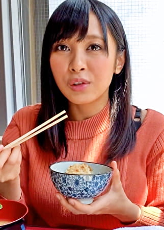 エキゾチックな雰囲気で釜飯を頬張るHカップ乳の美少女と個撮テイでラブホでハメ撮りSEX！