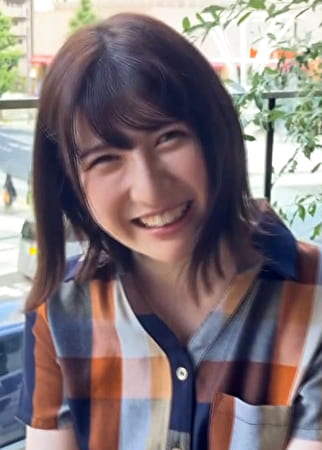 柔らかい雰囲気で純情そうでお嬢様感ある美○女とモデルテイでラブホにインしてハメ撮りSEX！