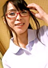 白衣にメガネのうぶそうな熟女が野獣のような不貞SEX！