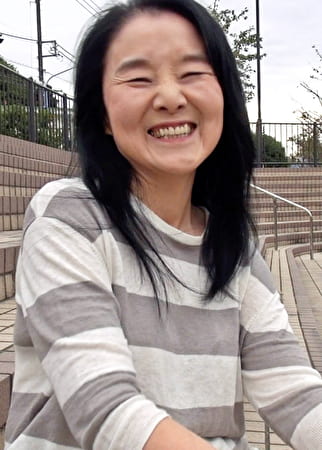 人生初の浮気SEXをAV出演で楽しむ遅咲き控え目熟女の本気イキの中出しSEX！