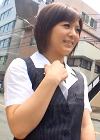 街行くOLさんを取材と称して事務所にれ込みなし崩し的にハメ撮りSEX!イケてるOLさんをセクハラインタビューでナマ中出し!