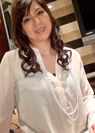 セレブ系美熟女さんを個撮テイでホテルに○れ込み！欲求不満の熟女は貪欲に快感を求めてイキまくる！