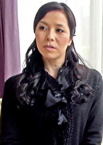 【素人・人妻】街で見かけた母娘に声を掛け番組撮影と宿泊付きロケにご協力頂き、宿泊先の旅館で深夜、娘の横でお母さんは声をして快楽SEX！