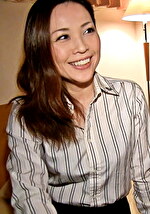 好奇心旺盛遅咲き美熟女がAV出演!清楚な美人熟女がカメラの前で本能丸出しで痴態を晒しイキ果てる!