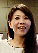 【素人・熟女】ミニスカ好きの普通の熟女！？むっつりヤリマン豹変の淫乱SEX！夜景をバックに突かれまくるイキ過ぎ中出しSEX！