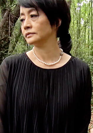 未亡人！性欲旺盛熟女と変態野外中出しSEX！