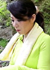 性欲溢れる若い男の暴走に戸惑いながらも乳首を勃起させて感じてしまう熟女と禁断の変態野外中出しSEX!