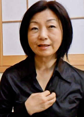 熟年夫婦の変態夫婦交換！久しぶりの旦那以外の男性に濡れ濡れの熟女の股間！
