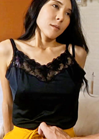 ロングの黒髪が妖艶な魅力の奥さんが･･･他人棒に乳首を勃起させて快感に豹変淫乱SEX！