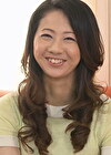 笑顔が眩しい幸薄系S級人妻は初めての極太バイブを目の前にニヤケが止まらない！おとなしそうな見た目とは裏腹にエッチに貪欲！全開SEX！