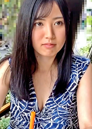 大胆胸元ぱっくりの大人っぽい服装と無垢なあどけない笑顔が素敵な天使ちゃんと元気になる場所でラブラブハメ撮りSEX！