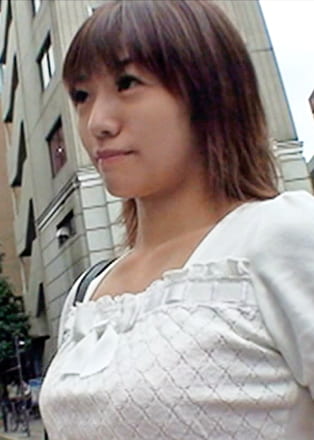 街行く清楚系若妻さんをナンパしてエロインタビューをお願い！下着チェックの謝礼に目が眩みなし崩し的に乱交中出しSEX！
