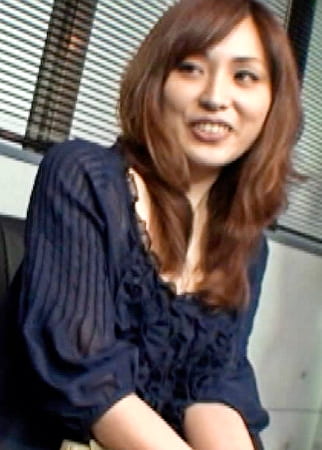 街行く奥さまをナンパしてインタビューと称して事務所に招き勃起した男根を見せつけると･･･欲求不満の奥さまは3本の他人棒に連続生中出し！