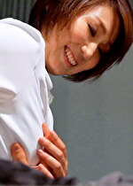 性欲旺盛な看護師さんが深夜の病室で股間をさわさわ!当直室に誘われ声を潜めて濃厚交尾SEX!