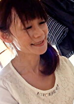 【素人・熟女】スレンダー五十路熟女の乳首舐め！カラダをびくつかせる童貞男と快楽ハメまくり性交！