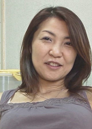 オナニーが日課の妖艶スケベな熟女さん！熟練フェラで肉棒をカチカチにさせて愛液まみれのアソコに肉棒を迎え入れる！